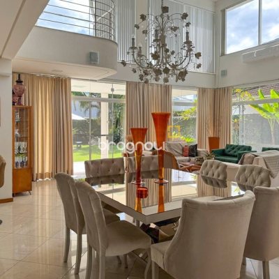 Casa com 605m², 6 quartos (sendo 5 suítes), 6 garagens, no bairro Jurerê Internacional em Florianópolis