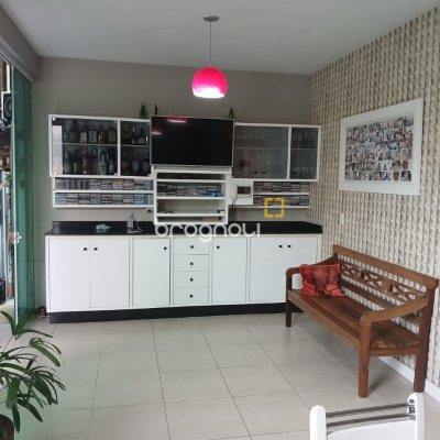 Casa com 191m², 4 quartos (sendo 1 suíte), 2 garagens, no bairro Ipiranga em São José