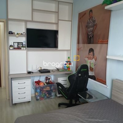 Casa com 191m², 4 quartos (sendo 1 suíte), 2 garagens, no bairro Ipiranga em São José