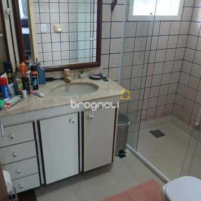 Casa com 191m², 4 quartos (sendo 1 suíte), 2 garagens, no bairro Ipiranga em São José
