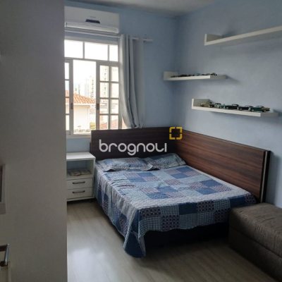 Casa com 191m², 4 quartos (sendo 1 suíte), 2 garagens, no bairro Ipiranga em São José