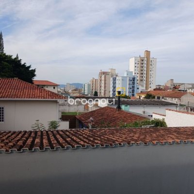 Casa com 191m², 4 quartos (sendo 1 suíte), 2 garagens, no bairro Ipiranga em São José