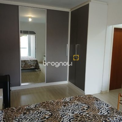 Casa com 191m², 4 quartos (sendo 1 suíte), 2 garagens, no bairro Ipiranga em São José
