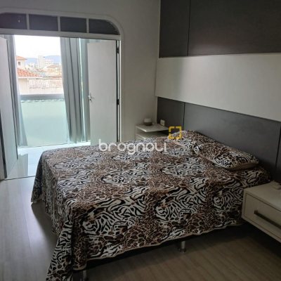 Casa com 191m², 4 quartos (sendo 1 suíte), 2 garagens, no bairro Ipiranga em São José
