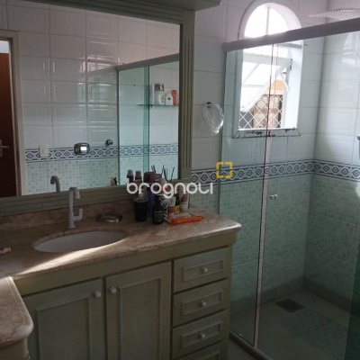 Casa com 191m², 4 quartos (sendo 1 suíte), 2 garagens, no bairro Ipiranga em São José