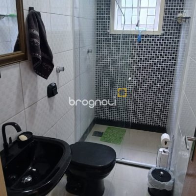 Casa com 191m², 4 quartos (sendo 1 suíte), 2 garagens, no bairro Ipiranga em São José