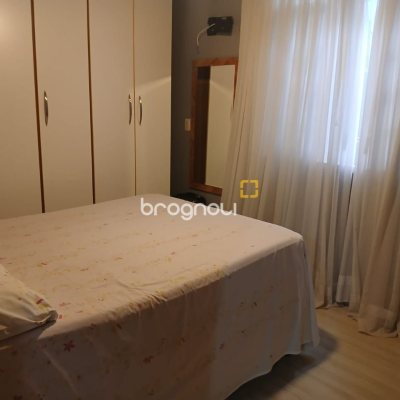 Casa com 191m², 4 quartos (sendo 1 suíte), 2 garagens, no bairro Ipiranga em São José