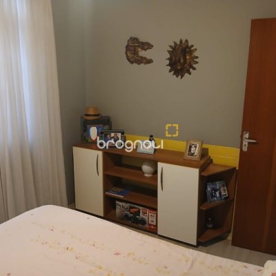 Casa com 191m², 4 quartos (sendo 1 suíte), 2 garagens, no bairro Ipiranga em São José