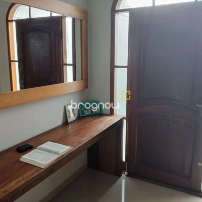 Casa com 191m², 4 quartos (sendo 1 suíte), 2 garagens, no bairro Ipiranga em São José