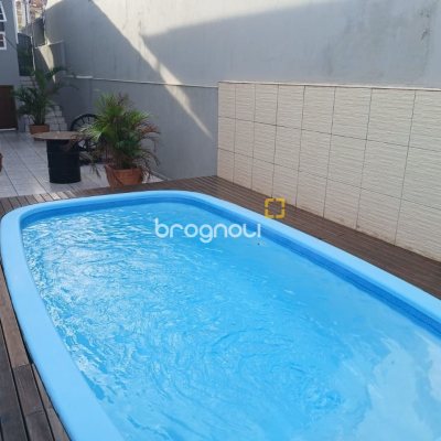 Casa com 191m², 4 quartos (sendo 1 suíte), 2 garagens, no bairro Ipiranga em São José