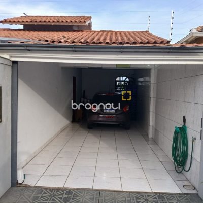 Casa com 191m², 4 quartos (sendo 1 suíte), 2 garagens, no bairro Ipiranga em São José