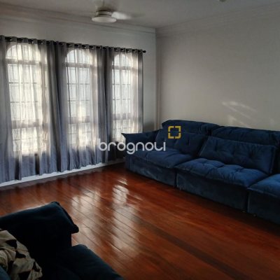 Casa com 191m², 4 quartos (sendo 1 suíte), 2 garagens, no bairro Ipiranga em São José