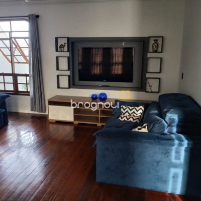 Casa com 191m², 4 quartos (sendo 1 suíte), 2 garagens, no bairro Ipiranga em São José