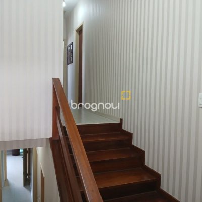 Casa com 191m², 4 quartos (sendo 1 suíte), 2 garagens, no bairro Ipiranga em São José