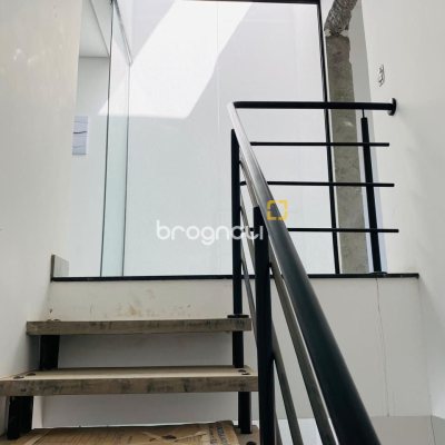 Casa com 126m², 3 quartos (sendo 1 suíte), 2 garagens, no bairro Campeche em Florianópolis