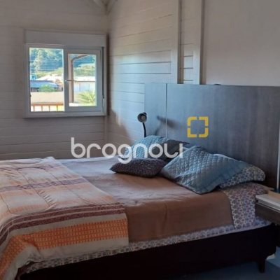 Casa de Condomínio com 240m², 3 quartos (sendo 2 suítes), 2 garagens, no bairro Vargem Grande em Florianópolis