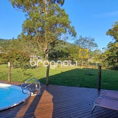 Casa de Condomínio com 240m², 3 quartos (sendo 2 suítes), 2 garagens, no bairro Vargem Grande em Florianópolis