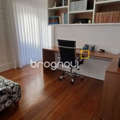 Casa de Condomínio com 240m², 3 quartos (sendo 2 suítes), 2 garagens, no bairro Vargem Grande em Florianópolis