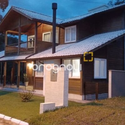 Casa de Condomínio com 240m², 3 quartos (sendo 2 suítes), 2 garagens, no bairro Vargem Grande em Florianópolis