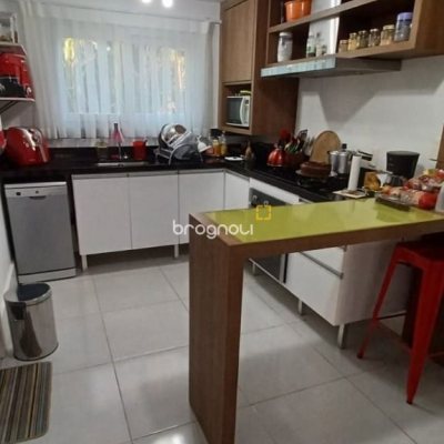 Casa de Condomínio com 240m², 3 quartos (sendo 2 suítes), 2 garagens, no bairro Vargem Grande em Florianópolis