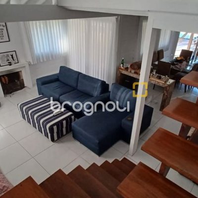 Casa de Condomínio com 240m², 3 quartos (sendo 2 suítes), 2 garagens, no bairro Vargem Grande em Florianópolis