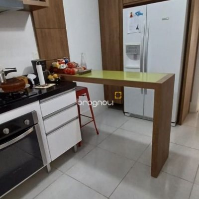 Casa de Condomínio com 240m², 3 quartos (sendo 2 suítes), 2 garagens, no bairro Vargem Grande em Florianópolis