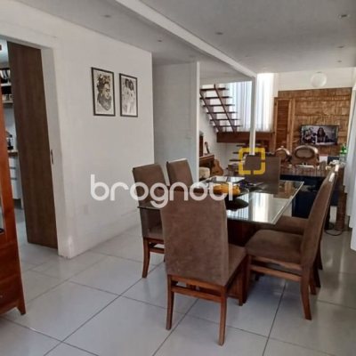 Casa de Condomínio com 240m², 3 quartos (sendo 2 suítes), 2 garagens, no bairro Vargem Grande em Florianópolis