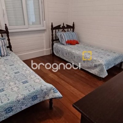 Casa de Condomínio com 240m², 3 quartos (sendo 2 suítes), 2 garagens, no bairro Vargem Grande em Florianópolis