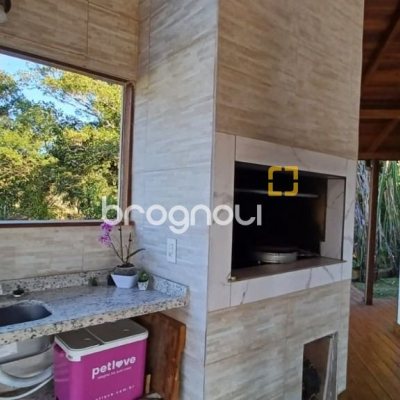 Casa de Condomínio com 240m², 3 quartos (sendo 2 suítes), 2 garagens, no bairro Vargem Grande em Florianópolis