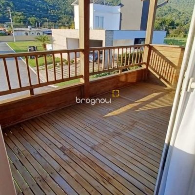 Casa de Condomínio com 240m², 3 quartos (sendo 2 suítes), 2 garagens, no bairro Vargem Grande em Florianópolis