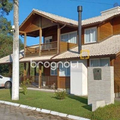 Casa de Condomínio com 240m², 3 quartos (sendo 2 suítes), 2 garagens, no bairro Vargem Grande em Florianópolis