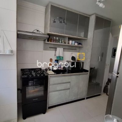 Apartamento com 81m², 2 quartos (sendo 1 suíte), 1 garagem, no bairro Itacorubi em Florianópolis