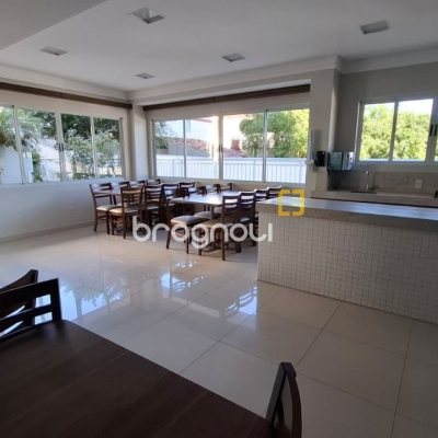 Apartamento com 81m², 2 quartos (sendo 1 suíte), 1 garagem, no bairro Itacorubi em Florianópolis