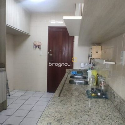 Apartamento com 82m², 3 quartos (sendo 1 suíte), 1 garagem, no bairro Kobrasol em São José