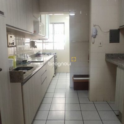 Apartamento com 82m², 3 quartos (sendo 1 suíte), 1 garagem, no bairro Kobrasol em São José