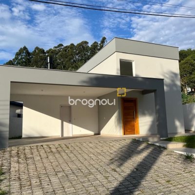 Casa de Condomínio com 192m², 3 quartos (sendo 3 suítes), 2 garagens, no bairro Cachoeira do Bom Jesus em Florianópolis