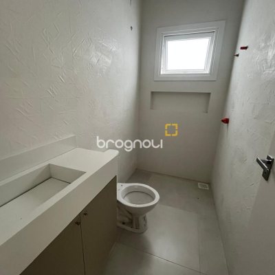 Casa de Condomínio com 192m², 3 quartos (sendo 3 suítes), 2 garagens, no bairro Cachoeira do Bom Jesus em Florianópolis