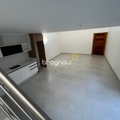 Casa de Condomínio com 192m², 3 quartos (sendo 3 suítes), 2 garagens, no bairro Cachoeira do Bom Jesus em Florianópolis