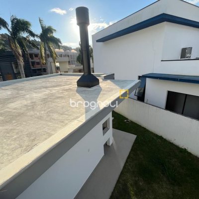 Casa de Condomínio com 192m², 3 quartos (sendo 3 suítes), 2 garagens, no bairro Cachoeira do Bom Jesus em Florianópolis