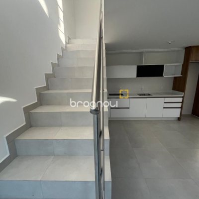 Casa de Condomínio com 192m², 3 quartos (sendo 3 suítes), 2 garagens, no bairro Cachoeira do Bom Jesus em Florianópolis