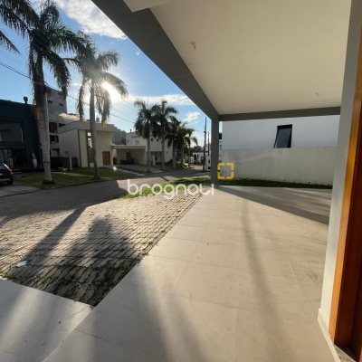 Casa de Condomínio com 192m², 3 quartos (sendo 3 suítes), 2 garagens, no bairro Cachoeira do Bom Jesus em Florianópolis