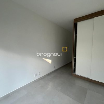 Casa de Condomínio com 192m², 3 quartos (sendo 3 suítes), 2 garagens, no bairro Cachoeira do Bom Jesus em Florianópolis