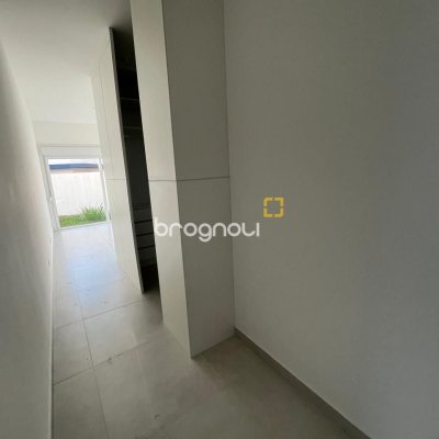 Casa de Condomínio com 192m², 3 quartos (sendo 3 suítes), 2 garagens, no bairro Cachoeira do Bom Jesus em Florianópolis