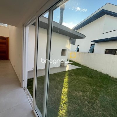 Casa de Condomínio com 192m², 3 quartos (sendo 3 suítes), 2 garagens, no bairro Cachoeira do Bom Jesus em Florianópolis