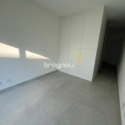 Casa de Condomínio com 192m², 3 quartos (sendo 3 suítes), 2 garagens, no bairro Cachoeira do Bom Jesus em Florianópolis