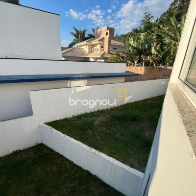 Casa de Condomínio com 192m², 3 quartos (sendo 3 suítes), 2 garagens, no bairro Cachoeira do Bom Jesus em Florianópolis