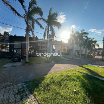 Casa de Condomínio com 192m², 3 quartos (sendo 3 suítes), 2 garagens, no bairro Cachoeira do Bom Jesus em Florianópolis