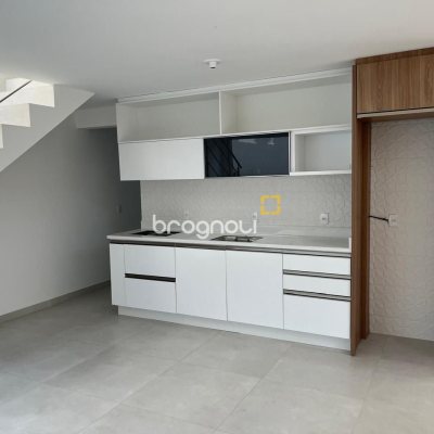 Casa de Condomínio com 192m², 3 quartos (sendo 3 suítes), 2 garagens, no bairro Cachoeira do Bom Jesus em Florianópolis