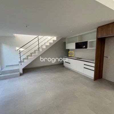 Casa de Condomínio com 192m², 3 quartos (sendo 3 suítes), 2 garagens, no bairro Cachoeira do Bom Jesus em Florianópolis