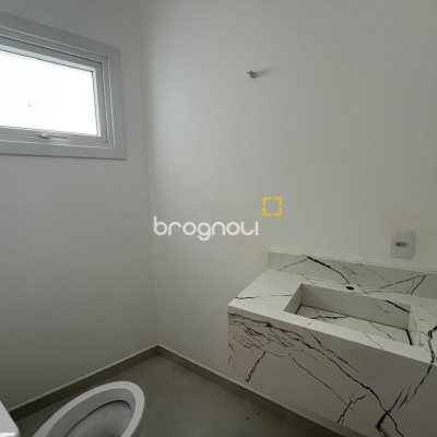 Casa de Condomínio com 192m², 3 quartos (sendo 3 suítes), 2 garagens, no bairro Cachoeira do Bom Jesus em Florianópolis
